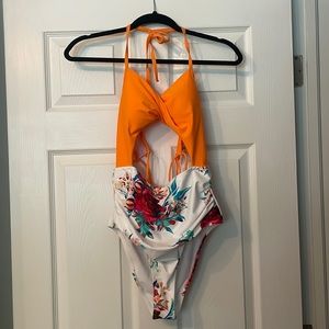 Never worn Cupshe one piece with cut outs